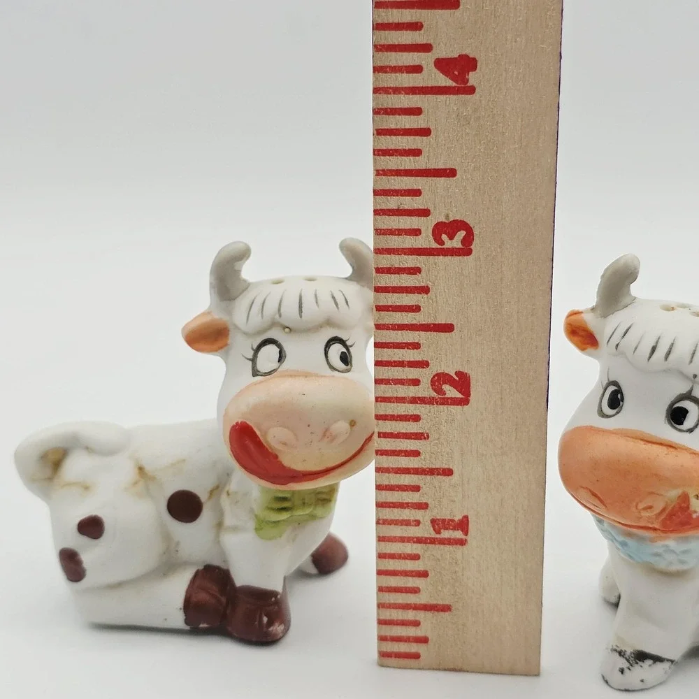 Vtg Ceramic Cow Salt & Pepper Shakers Small White Cows‎ Set Of 2 Farmhouse Decor